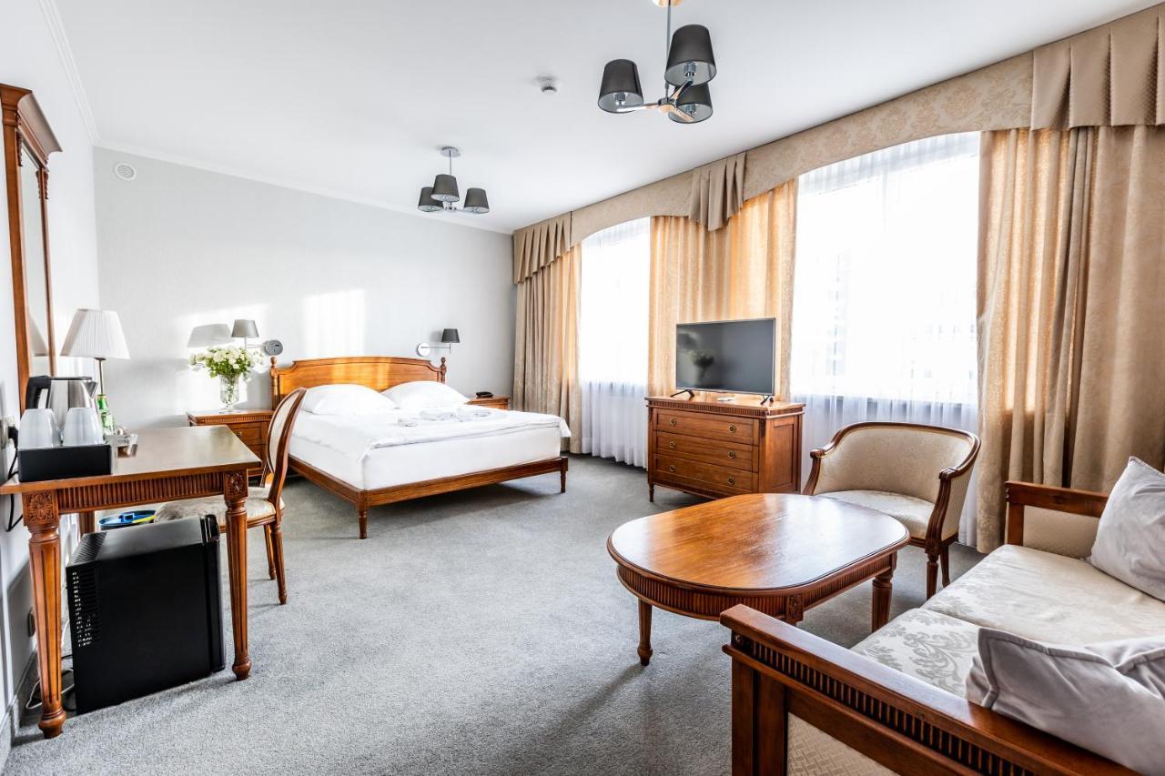 Hotel Pod Zlota Roza Kielce Bagian luar foto