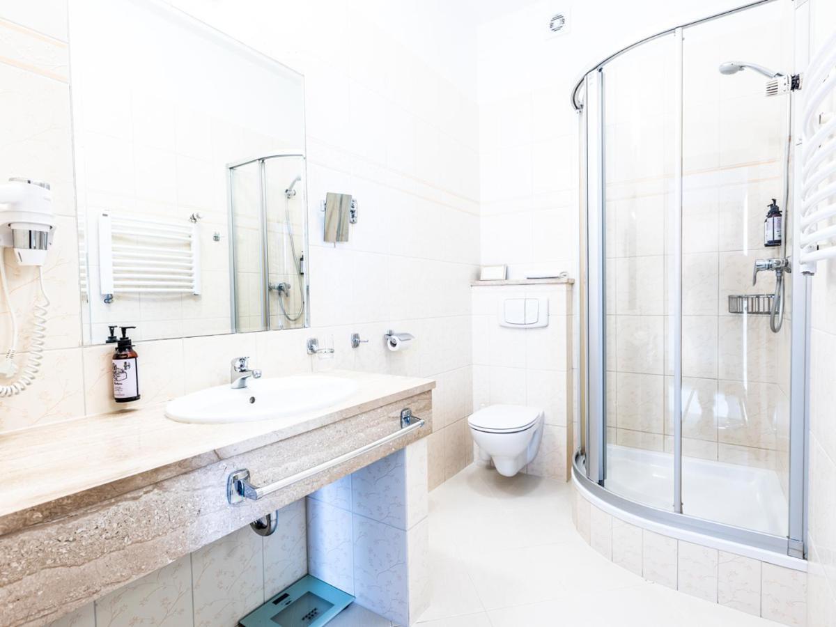 Hotel Pod Zlota Roza Kielce Bagian luar foto