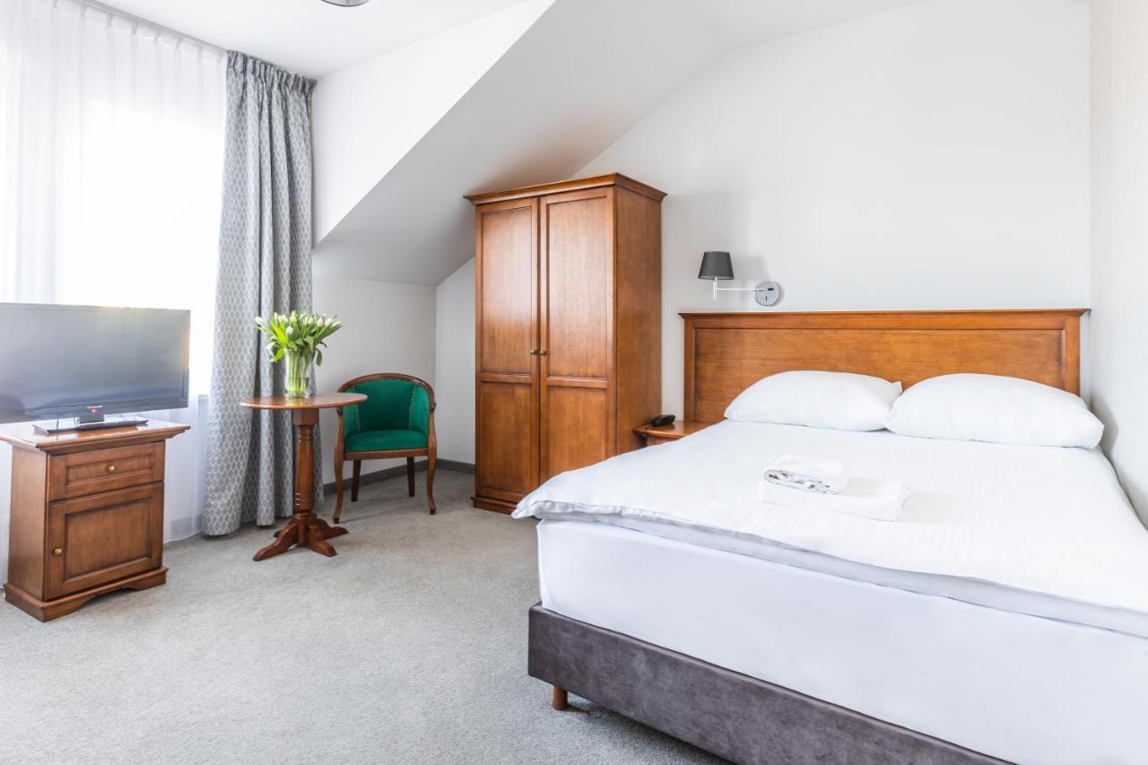 Hotel Pod Zlota Roza Kielce Bagian luar foto