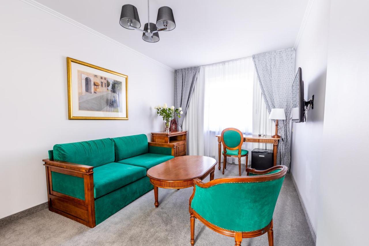 Hotel Pod Zlota Roza Kielce Bagian luar foto