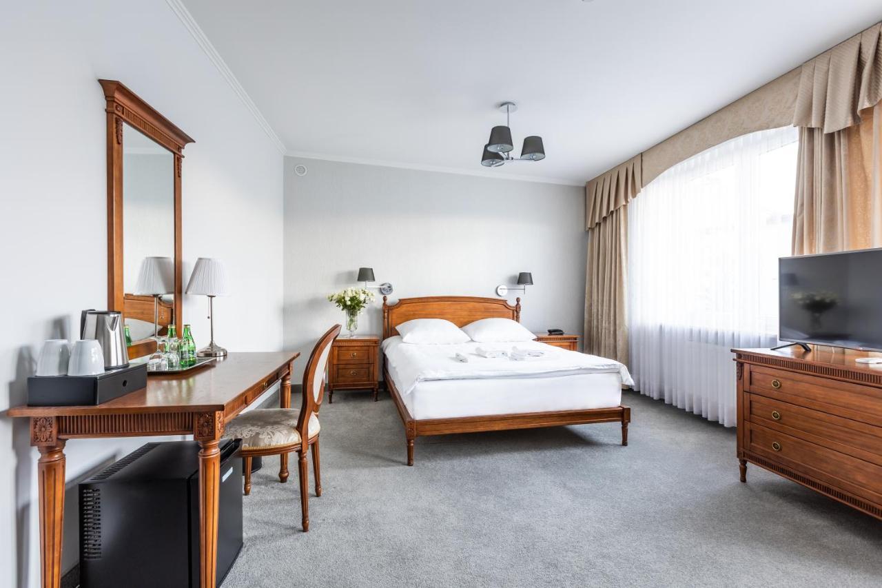 Hotel Pod Zlota Roza Kielce Bagian luar foto