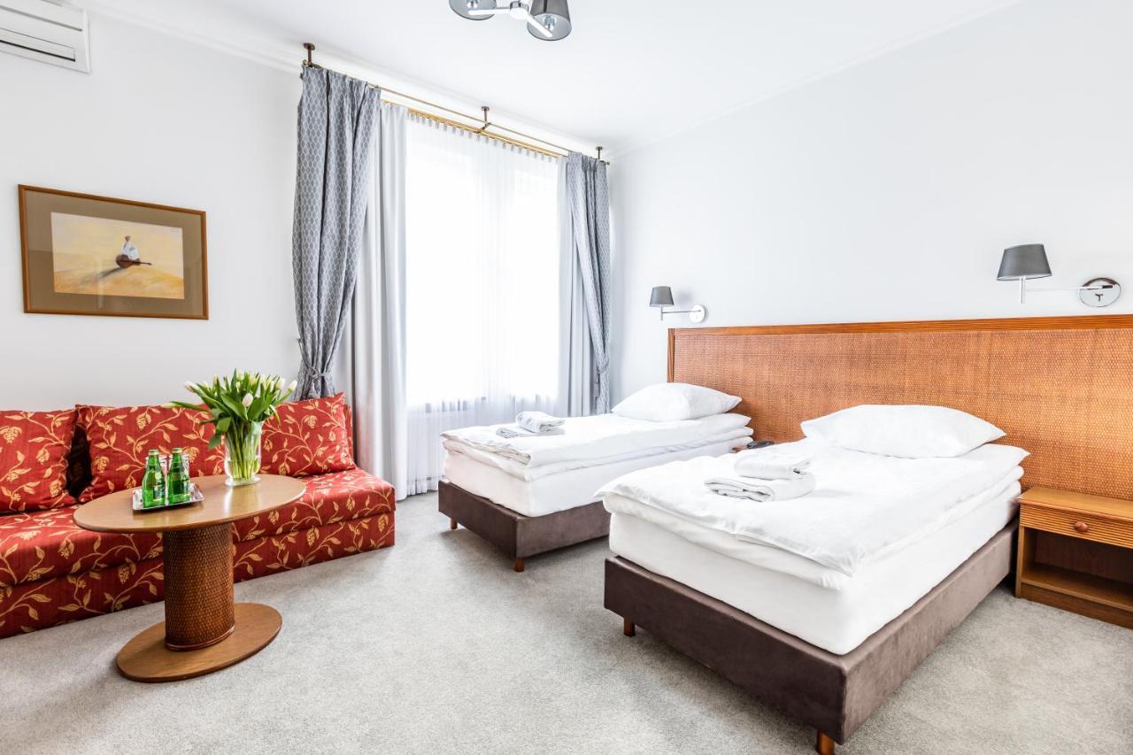 Hotel Pod Zlota Roza Kielce Bagian luar foto