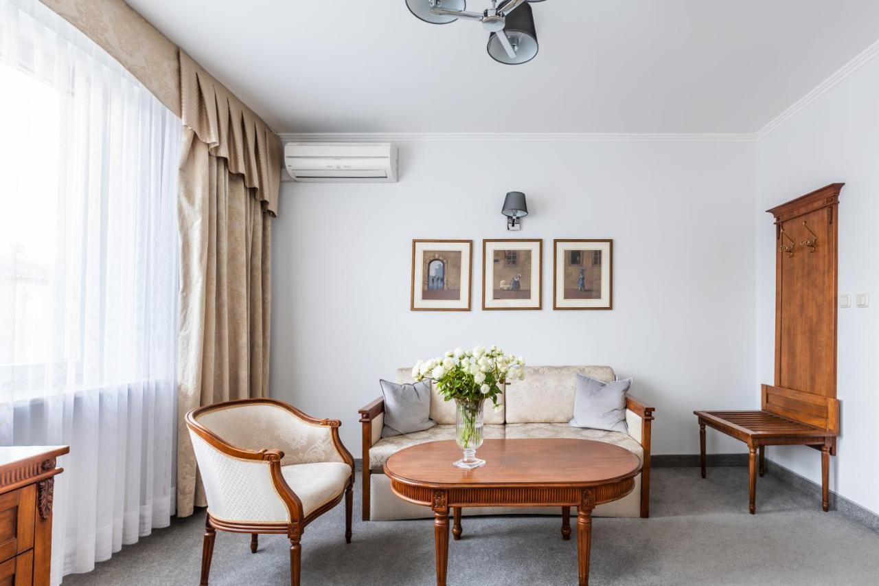 Hotel Pod Zlota Roza Kielce Bagian luar foto