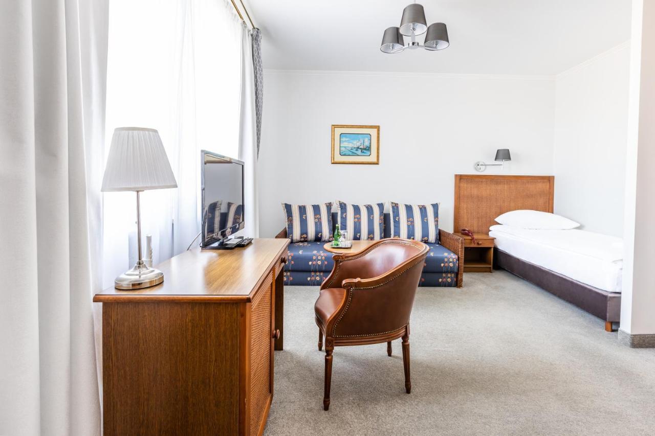 Hotel Pod Zlota Roza Kielce Bagian luar foto