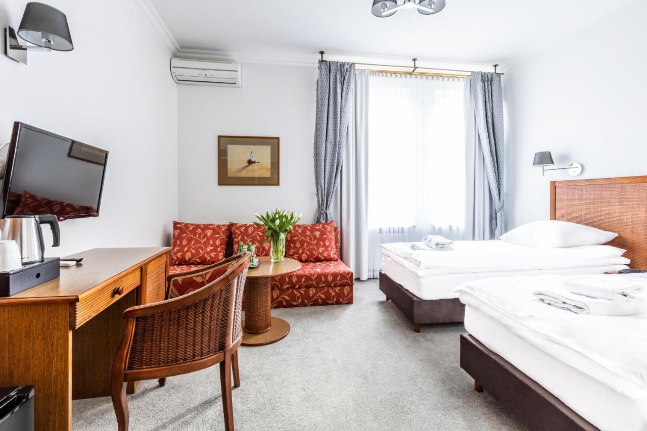 Hotel Pod Zlota Roza Kielce Bagian luar foto