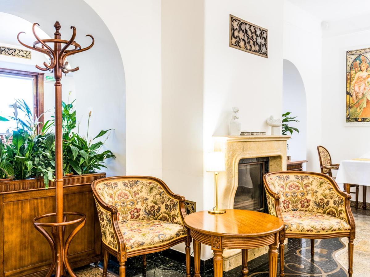 Hotel Pod Zlota Roza Kielce Bagian luar foto