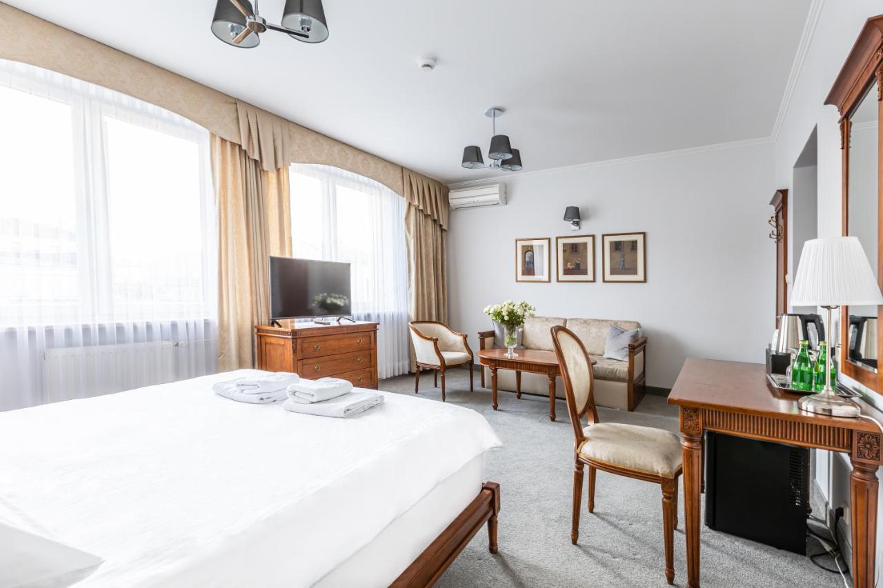 Hotel Pod Zlota Roza Kielce Bagian luar foto