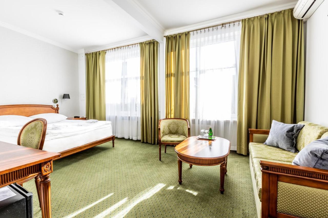 Hotel Pod Zlota Roza Kielce Bagian luar foto