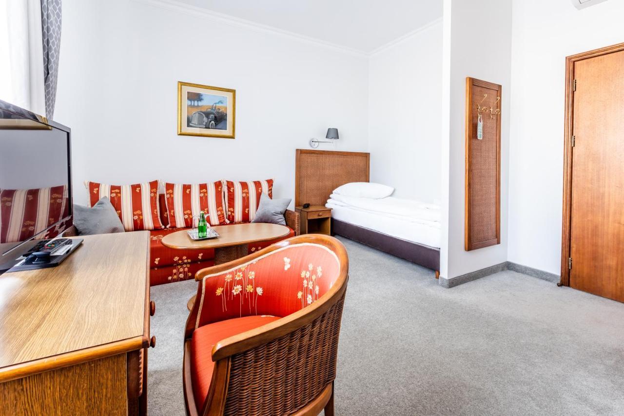 Hotel Pod Zlota Roza Kielce Bagian luar foto