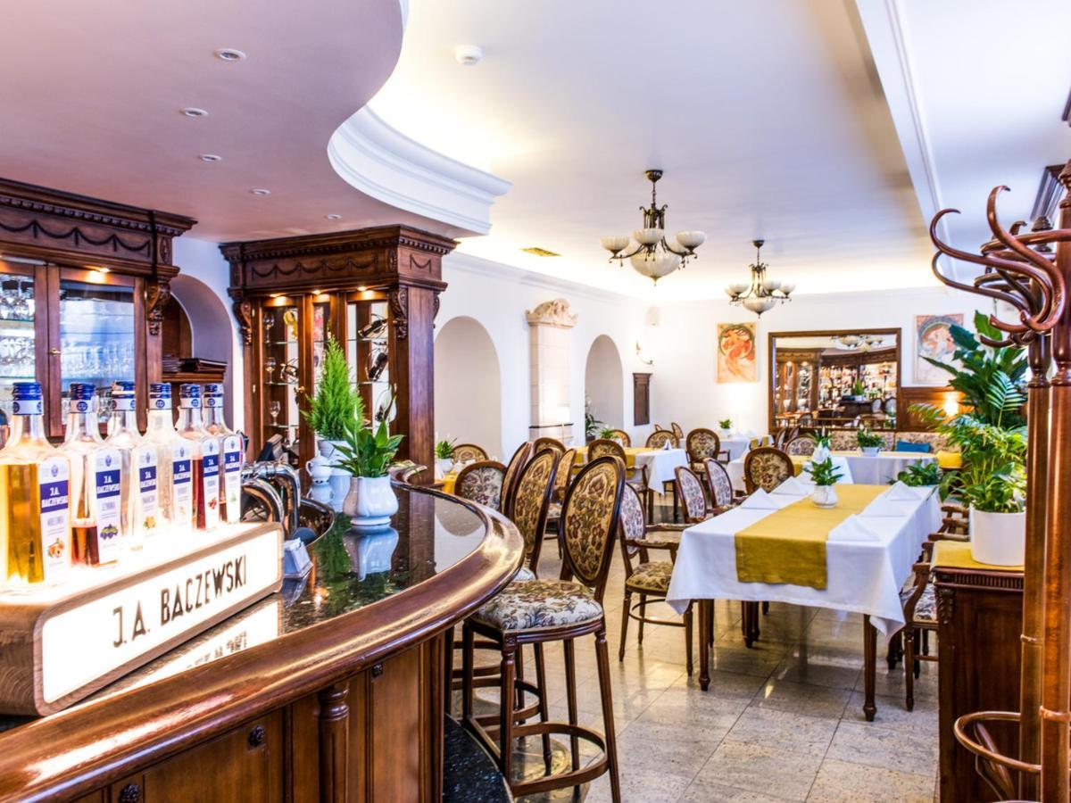 Hotel Pod Zlota Roza Kielce Bagian luar foto