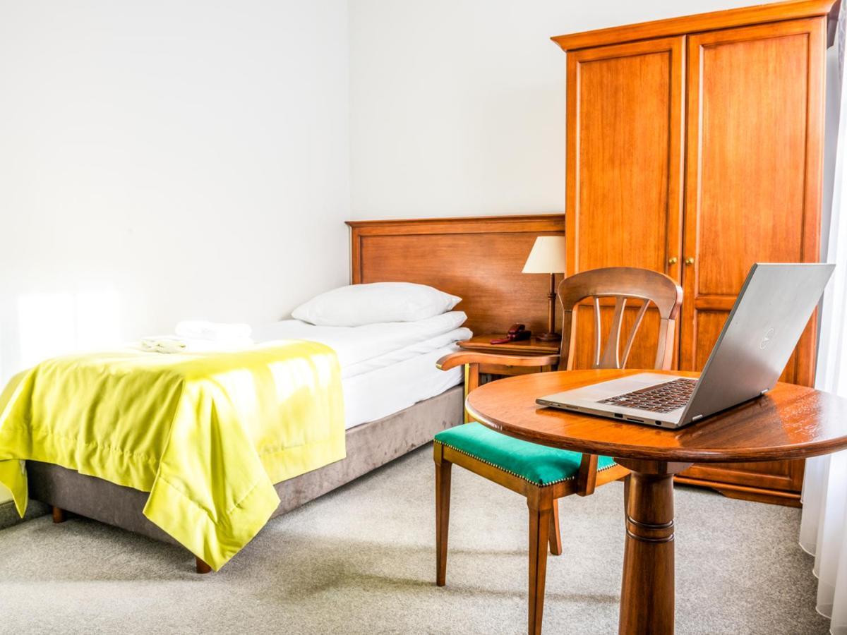 Hotel Pod Zlota Roza Kielce Bagian luar foto