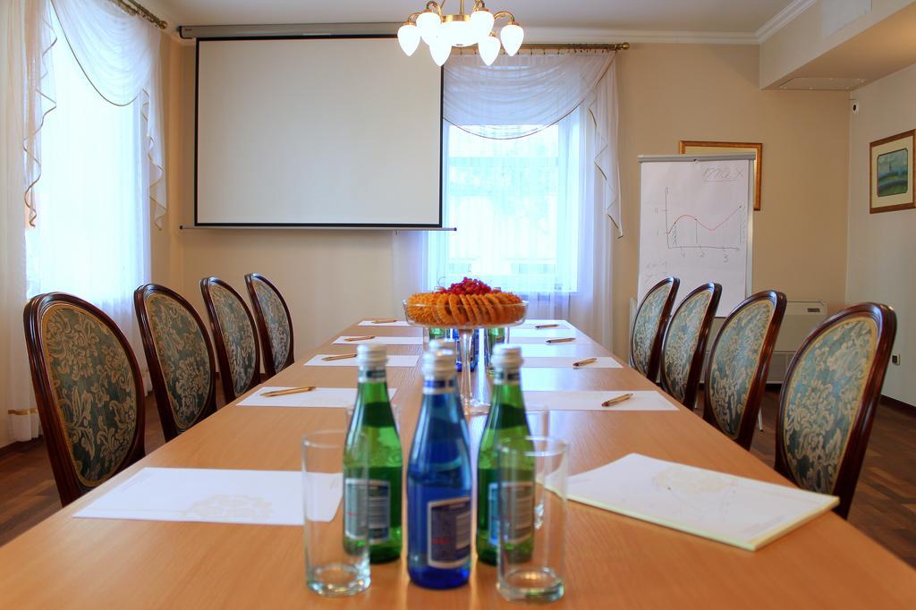 Hotel Pod Zlota Roza Kielce Bagian luar foto