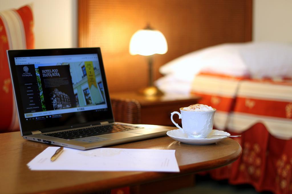 Hotel Pod Zlota Roza Kielce Bagian luar foto