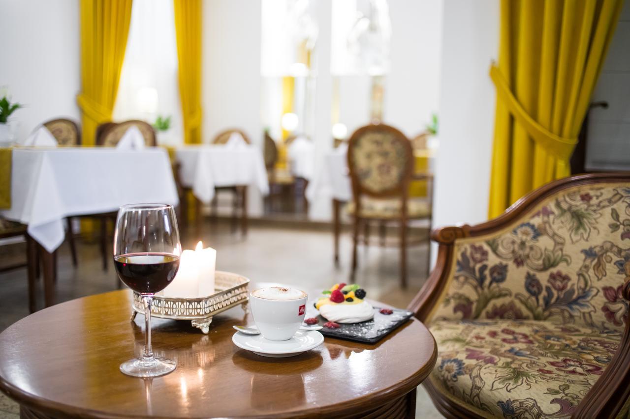 Hotel Pod Zlota Roza Kielce Bagian luar foto