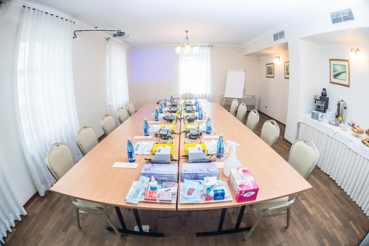 Hotel Pod Zlota Roza Kielce Bagian luar foto