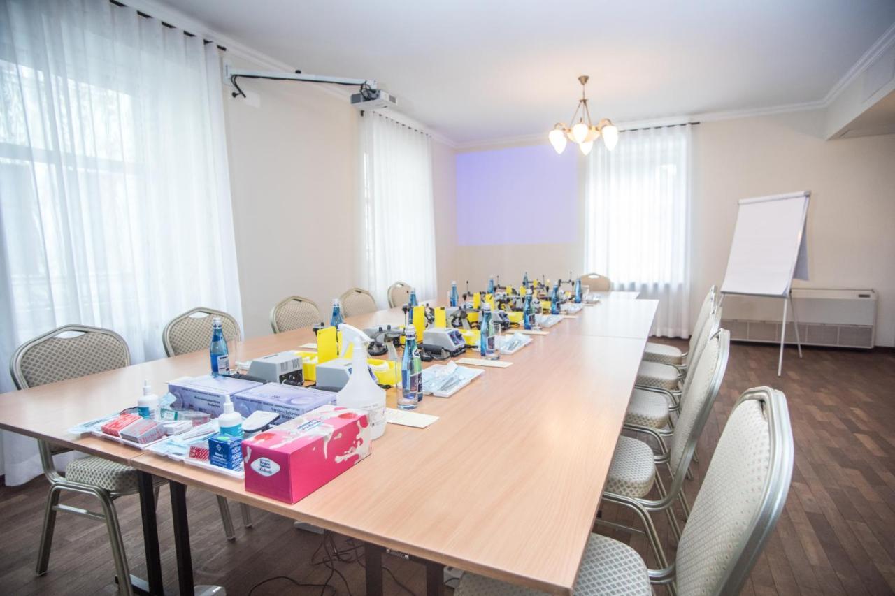 Hotel Pod Zlota Roza Kielce Bagian luar foto